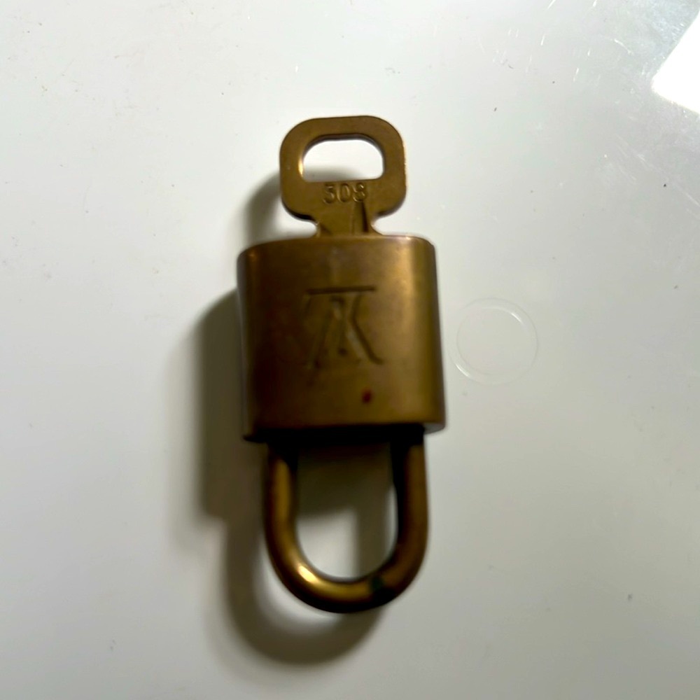 LV Lock and Key Set (308)